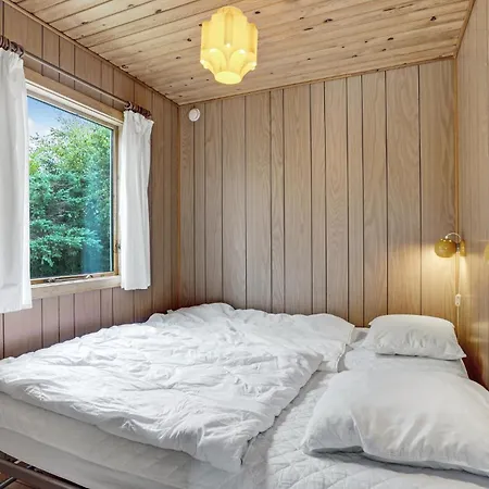 2 Bedroom Awesome In Casa vacanze