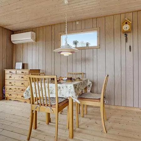 Holiday home Lovely In With Kitchen