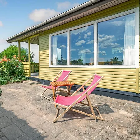 2 Bedroom Awesome In Casa vacanze *